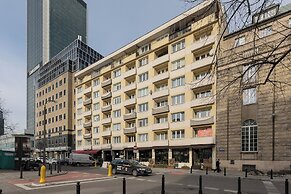 Nowogrodzka Apartment by Renters