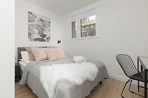 Nowogrodzka Apartment by Renters