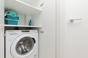 Nowogrodzka Apartment by Renters