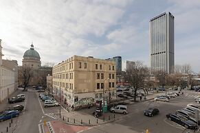 Nowogrodzka Apartment by Renters