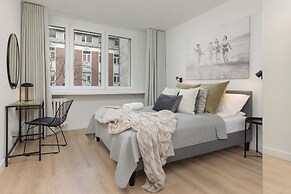 Nowogrodzka Apartment by Renters