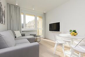 Nowogrodzka Apartment by Renters