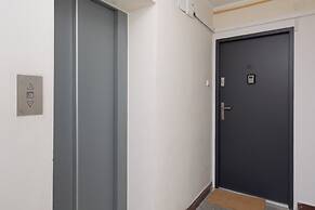 Nowogrodzka Apartment by Renters