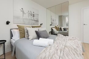 Nowogrodzka Apartment by Renters