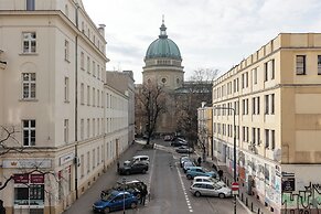 Nowogrodzka Apartment by Renters