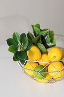 Nowogrodzka Apartment by Renters