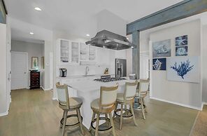 3704 Cameron by Avantstay Pool Bar Multiple Balconies!