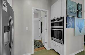 3704 Cameron by Avantstay Pool Bar Multiple Balconies!