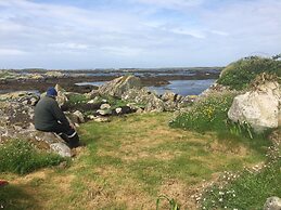 Seaside Log Cabin, Carna