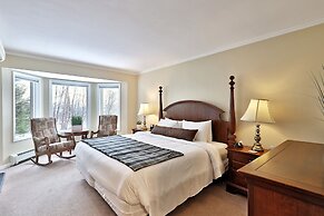 The Birch Ridge: English Gentleman's Room #9 - King Suite In Killingto