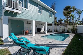 233 Delmar Avenue - Beautiful Private Pool Home 3 Bedroom Home by RedA