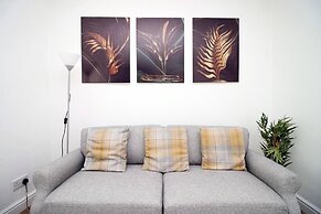 Stunning 4 Bedroom Flat Near City Centre