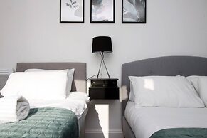 Stunning 4 Bedroom Flat Near City Centre