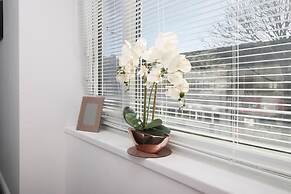 Stunning 4 Bedroom Flat Near City Centre