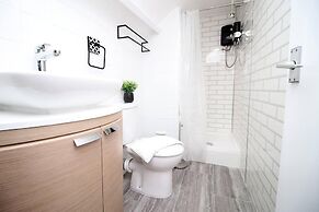 Stunning 4 Bedroom Flat Near City Centre