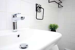 Stunning 4 Bedroom Flat Near City Centre