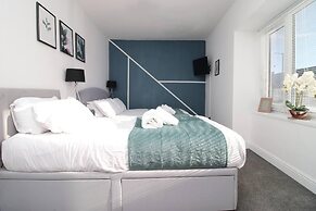 4 Bed Flat - Sleeps 4 - Parking - Wifi