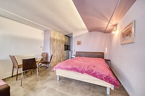 Magical View Studios Asproneri, Kamena Vourla