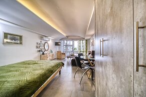 Magical View Studios Asproneri, Kamena Vourla