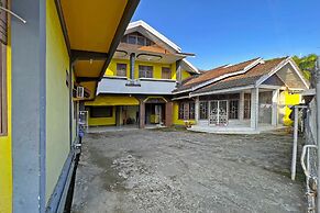 OYO 91900 Wisma Amrach