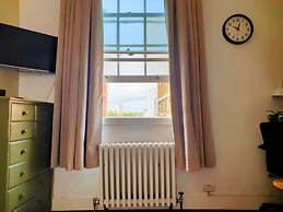 Charming 1-wall Bed Comfortable Studio in Nwlondon