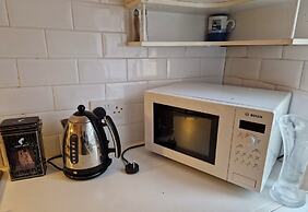 Charming 1-wall Bed Comfortable Studio in Nwlondon