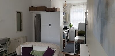 Charming 1-wall Bed Comfortable Studio in Nwlondon