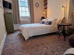 Charming 1-wall Bed Comfortable Studio in Nwlondon