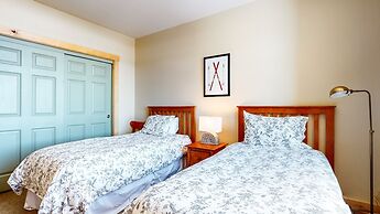 Sunstone #231 2 Bedroom Condo by RedAwning