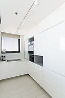 Bat Yam Luxury with Terrace & Sea View