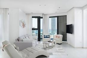 Bat Yam Luxury with Terrace & Sea View