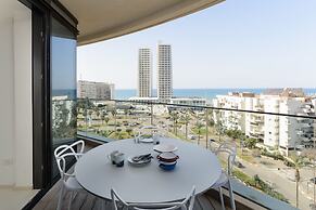 Bat Yam Luxury with Terrace & Sea View