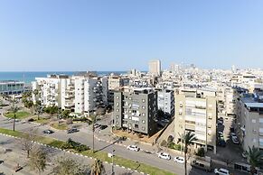 Bat Yam Luxury with Terrace & Sea View