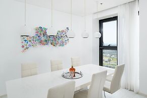 Bat Yam Luxury with Terrace & Sea View