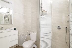 Bright and Fresh Family Home near Beach