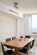 Bright and Fresh Family Home near Beach