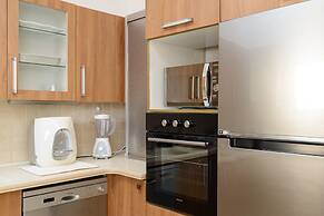 Bright and Fresh Family Home near Beach