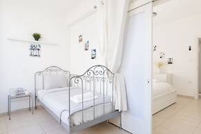 Bright and Fresh Family Home near Beach