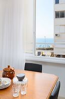 Bright and Fresh Family Home near Beach