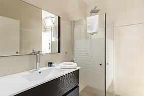 Bright and Fresh Family Home near Beach