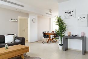 Bright and Fresh Family Home near Beach