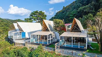 Gapyeong Iseom Poolvilla Pension