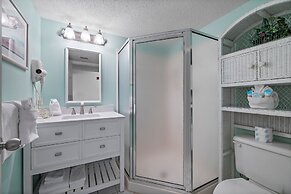 Pelican Beach 1008 1 Bedroom Condo by Pelican Beach Management