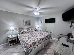Pelican Beach 0404 1 Bedroom Condo by Pelican Beach Management