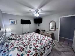 Pelican Beach 0404 1 Bedroom Condo by Pelican Beach Management