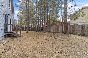 Sierra Mountain Lodge 3 Bedroom Home by RedAwning