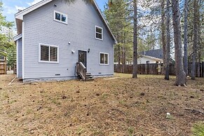 Sierra Mountain Lodge 3 Bedroom Home by RedAwning