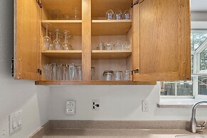 Sierra Mountain Lodge 3 Bedroom Home by RedAwning