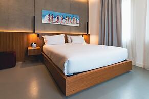 J Maluni City Hotel