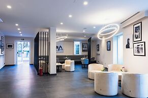 J Maluni City Hotel